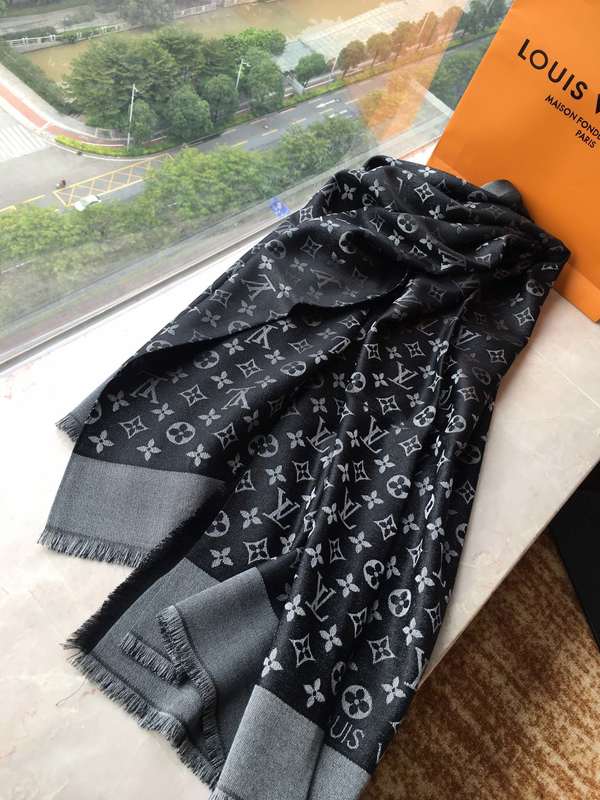 Louis Vuitton Scarf LVC00560